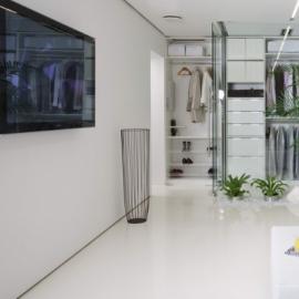 Estilo “minimalismo”: ascetismo sofisticado en el interior de un apartamento Interior de una casa en estilo minimalista