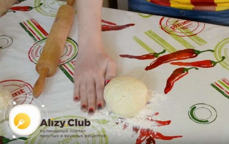 Cómo cocinar deliciosos panecillos de requesón con mermelada según una receta con foto